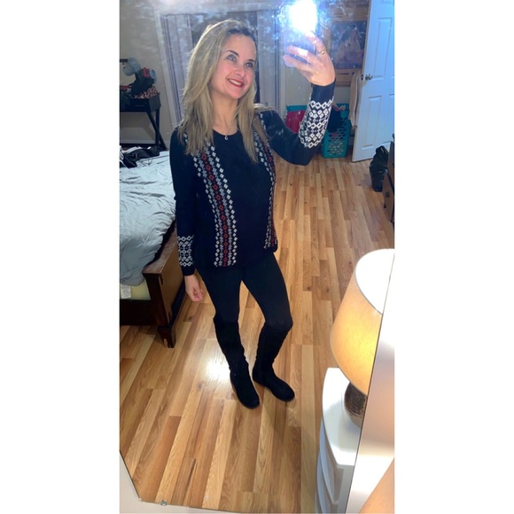 Vera Wang Princess Sweater 👑 - Picture 3 of 8